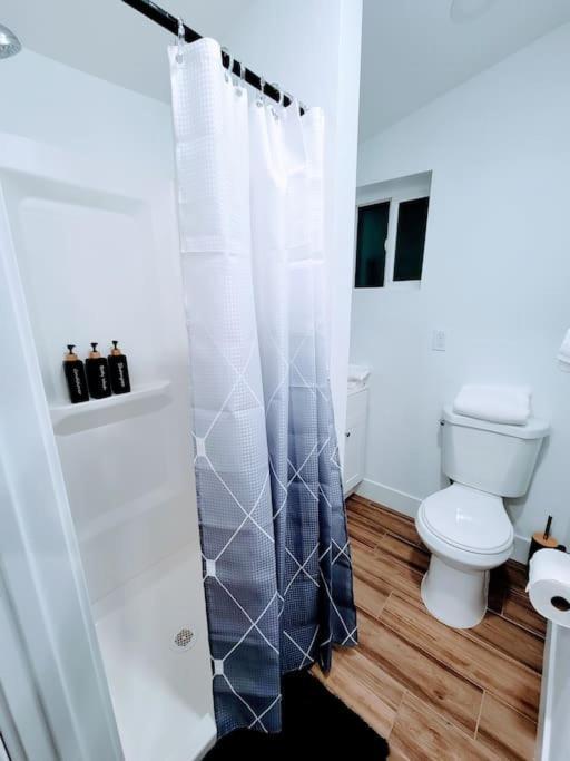 Phoenix Retreat - Studio With King Bed - 10 Min From Airp - Unit C Bagian luar foto