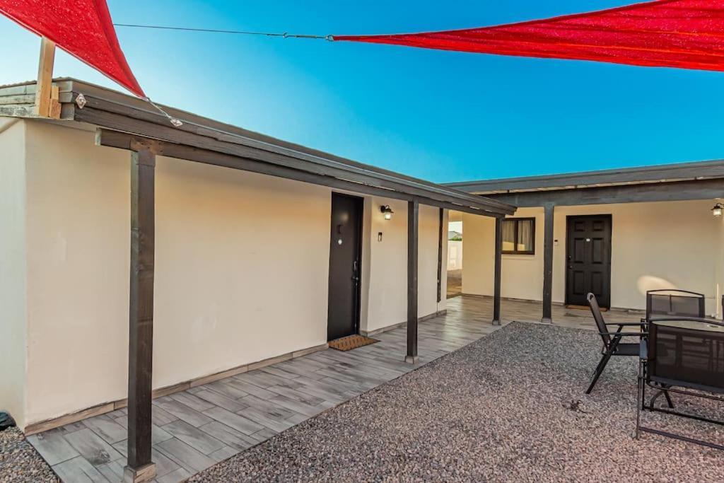 Phoenix Retreat - Studio With King Bed - 10 Min From Airp - Unit C Bagian luar foto