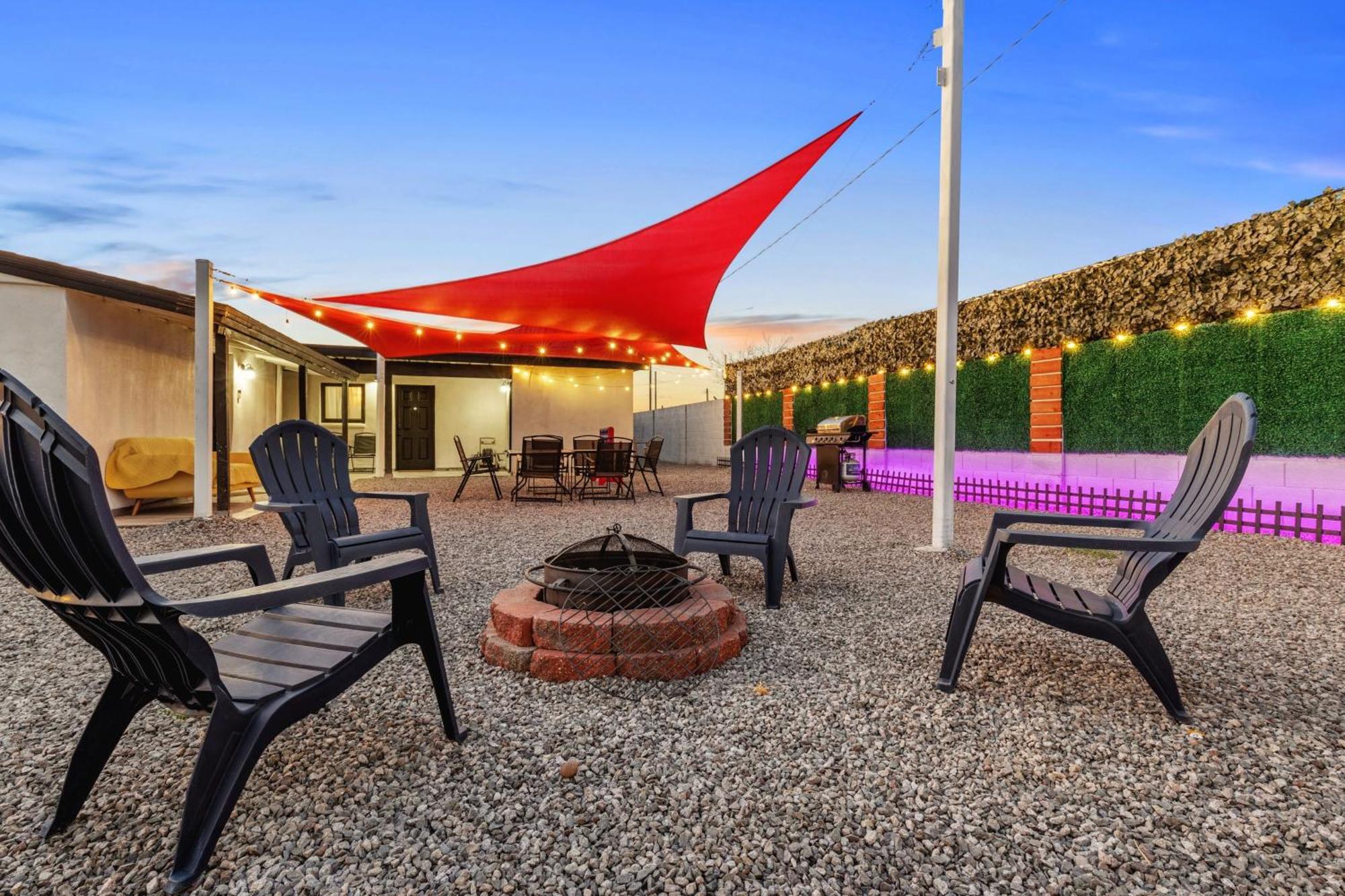 Phoenix Retreat - Studio With King Bed - 10 Min From Airp - Unit C Bagian luar foto